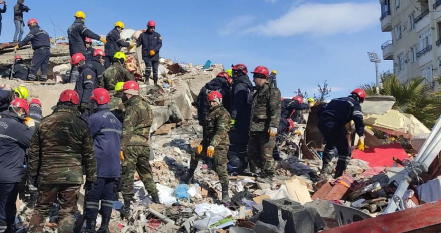 Azərbaycan xilasediciləri dağıntılar altında 105 saat qalmış yeniyetməni xilas ediblər