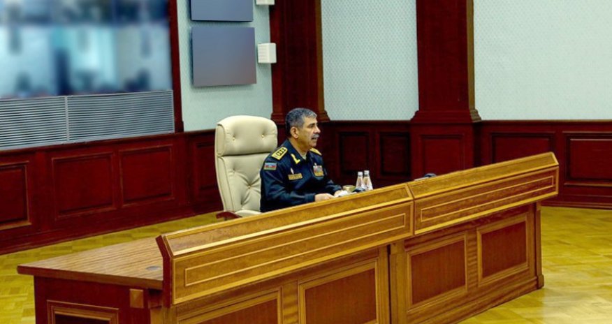 Министр обороны Закир Гасанов провел служебное совещание