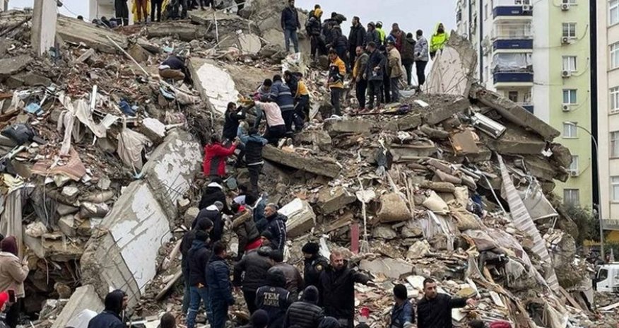 Türkiyədə zəlzələdə uçan binalardakı çatışmazlıqlara görə 8 nəfər həbs edilib