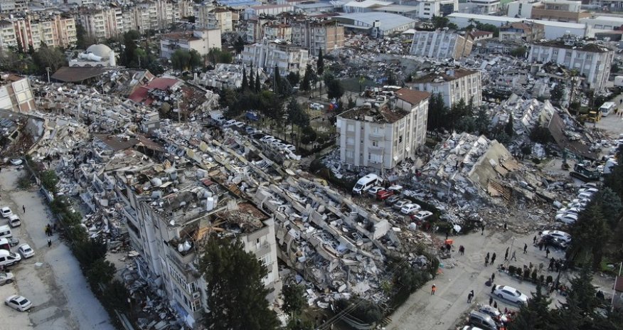 Hatayın 42 min əhalisi olan rayonunda bir bina belə uçmayıb