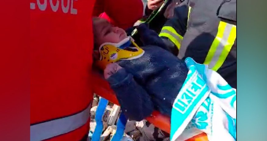 Türkiyədə 150 saat sonra dağıntılar altından 3 yaşlı qız sağ çıxarılıb