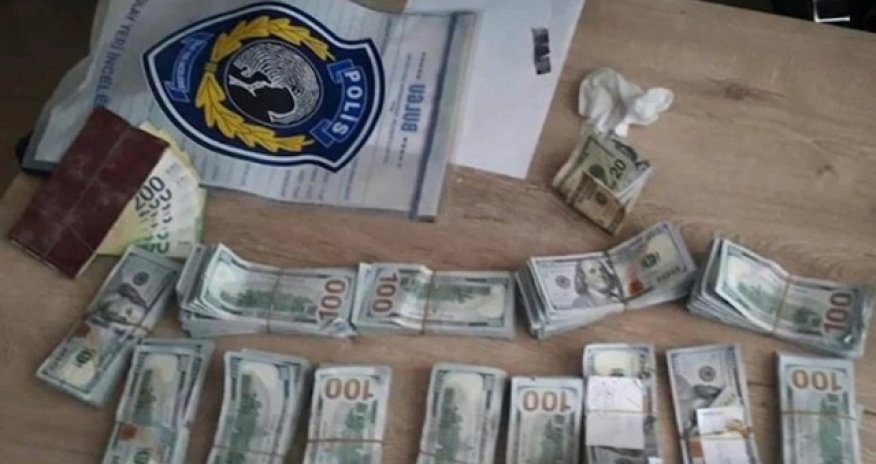 Rusiyalı xilasedicilər dağıntılar altından 150 min dollar tapdı