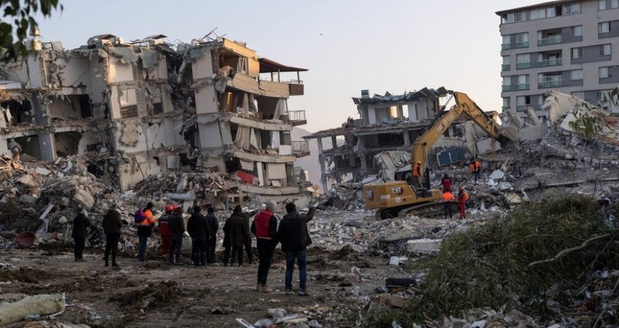 Antakyada 204 saatdan sonra bir qadın dağıntılar altından xilas edilib