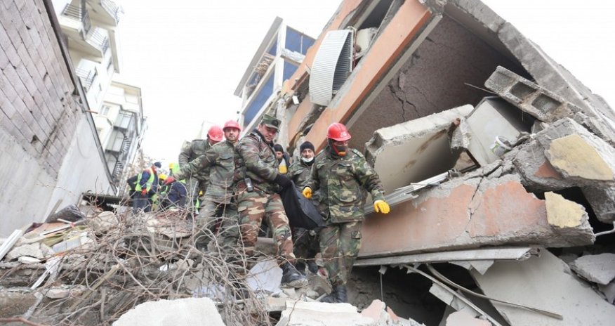 Azərbaycan xilasediciləri Türkiyədə dağıntılar altından 53 nəfəri sağ, 771 nəfərin cəsədini çıxarıb
