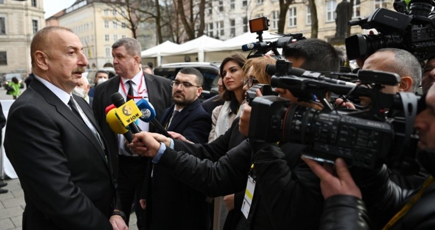 İlham Əliyev Münhendə televiziya kanallarına müsahibə verdi