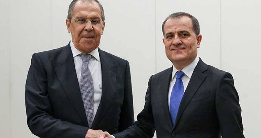 Ceyhun Bayramov və Sergey Lavrov mətbuat konfransı keçirir - Canlı yayım