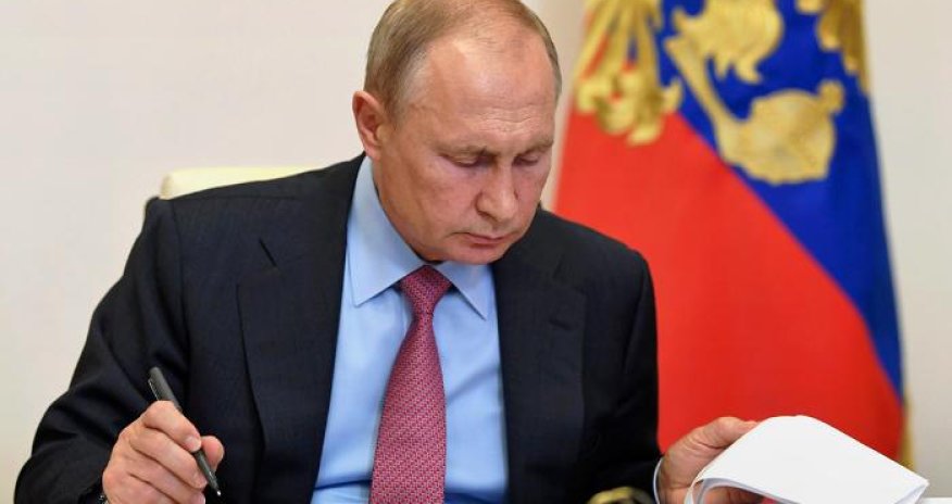 Putin Avropa Şurasının müqavilələrinə xitamla bağlı qanunu imzaladı