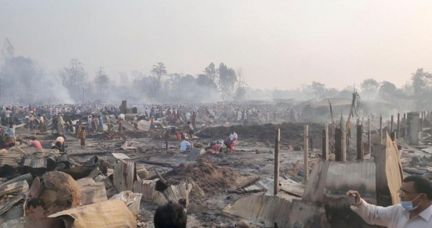 Banqladeşdəki qaçqın düşərgəsində 12 mindən çox insan evsiz qalıb