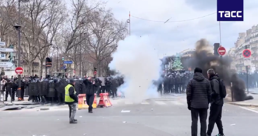 Parisdə pensiya islahatına qarşı iğtişaşlar başlayıb