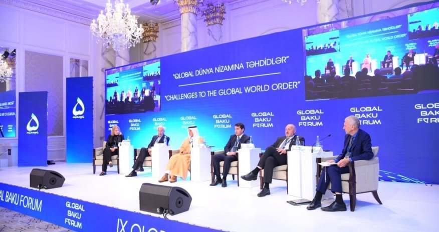 Bakı Forumunda panel iclasları keçirilir