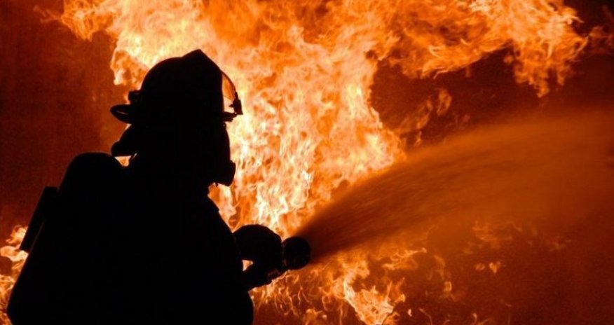 Bakıda gözətçi köşkü yanıb