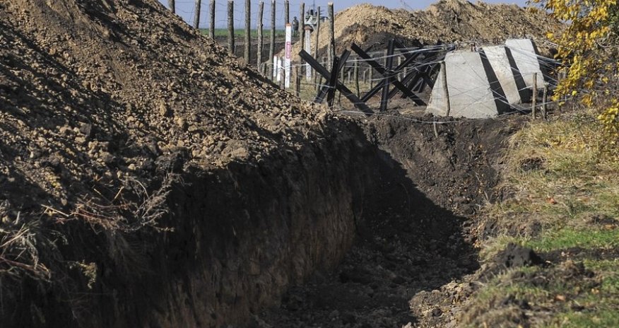 Ukrayna Moldova ilə sərhəddə xəndəklər qazıb