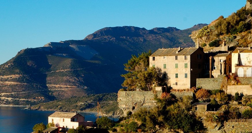 Fransanın Korsika adasında korsikan dilinin istifadəsi qadağan olunub