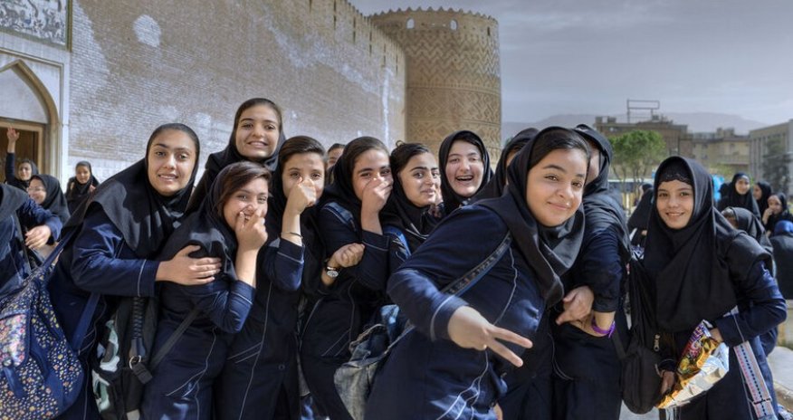 İranda məktəbli qızların zəhərlənməsi ilə bağlı 100-dən çox adam həbs edilib