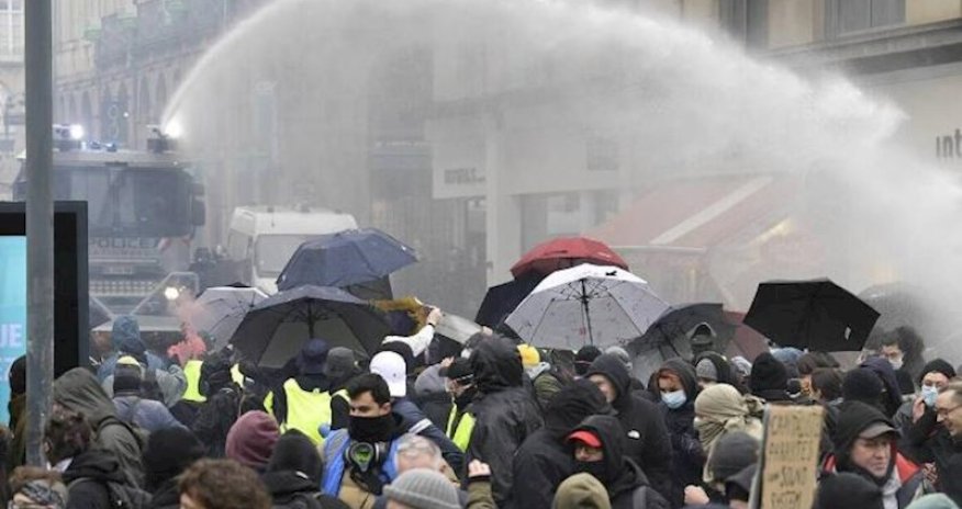 Fransada pensiya yaşına görə növbəti aksiya keçirilib