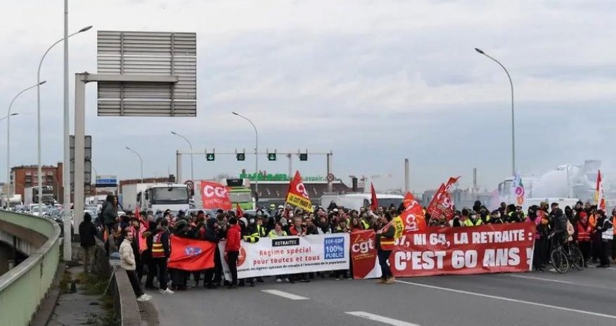 Fransada 310 etirazçı saxlanılıb