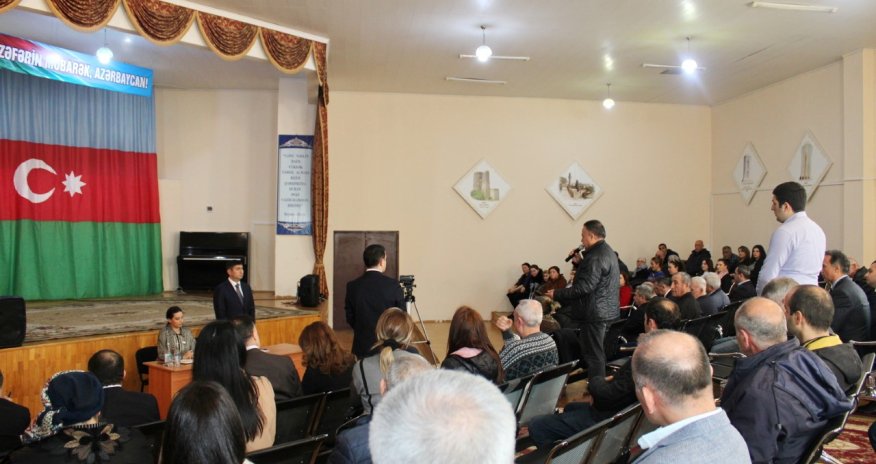 İcra başçısı və millət vəkili ərazidə Yeni Yasamal sakinləri ilə görüşdülər