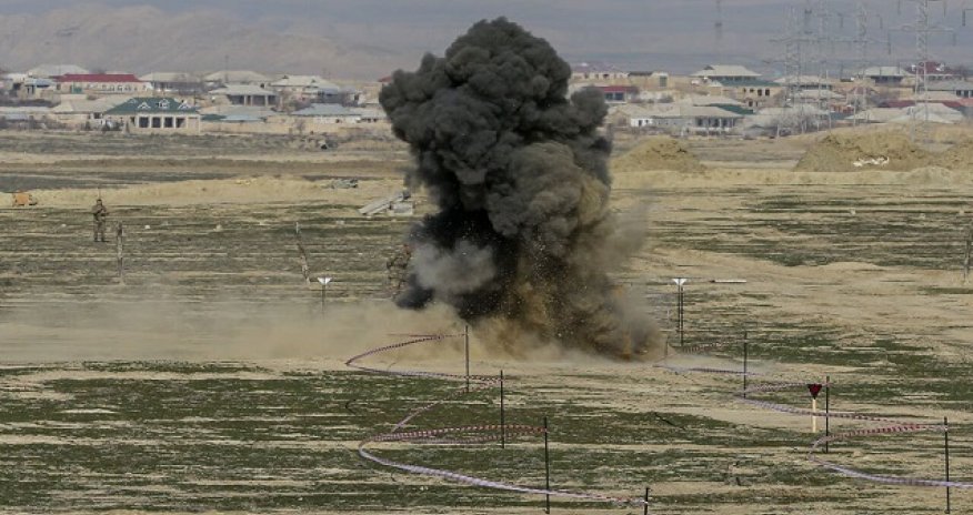 Ağdamda ekskavator minaya düşüb