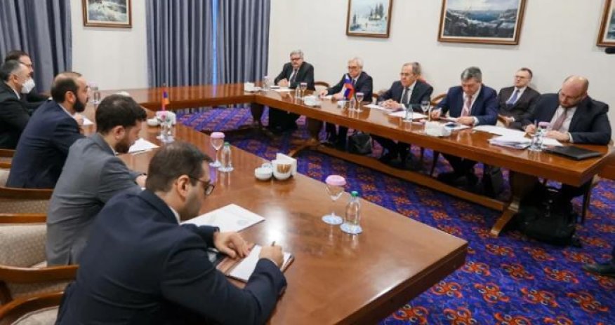 Moskvada Lavrov Mirzoyanla müzakirələr aparır