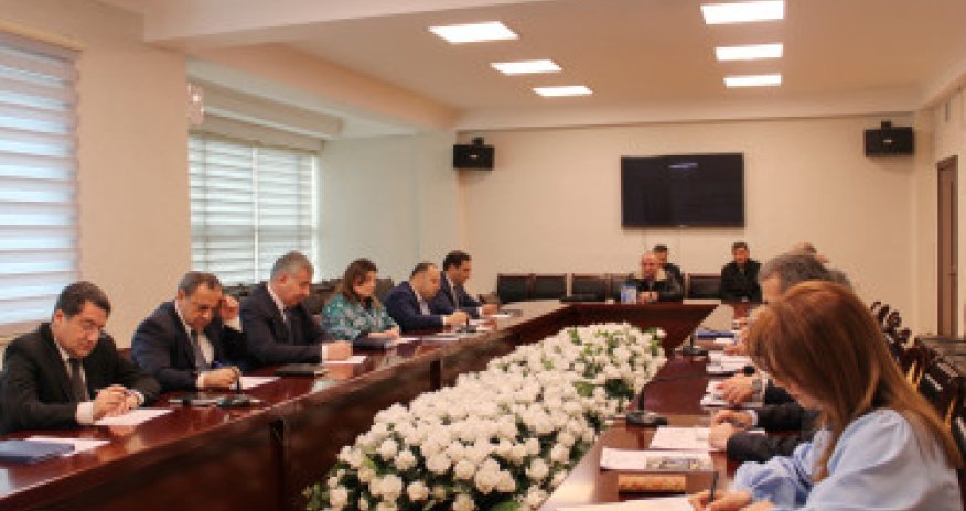 Yasamal Rayon İcra Hakimiyyətinin başçısı sakinləri qəbul edib