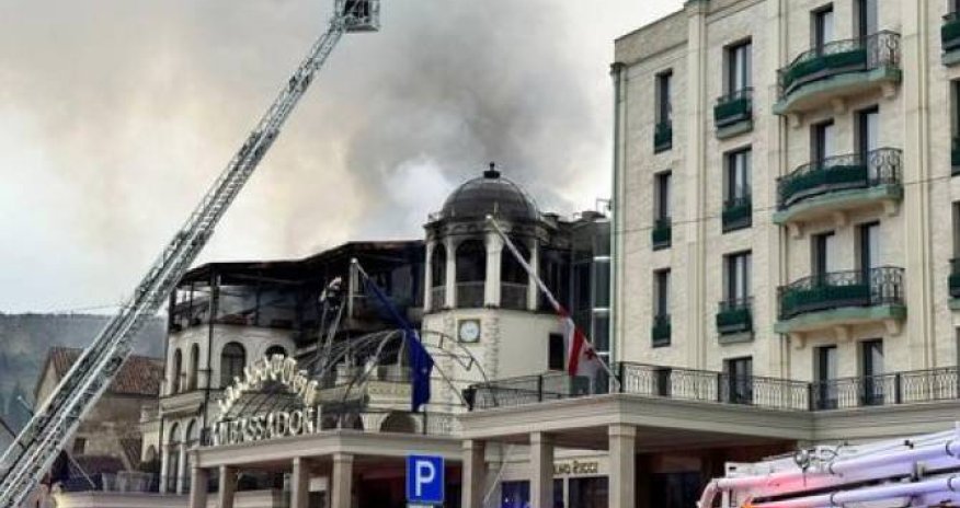 Tbilisinin mərkəzində yerləşən Ambassador otelində  yanğın baş verib