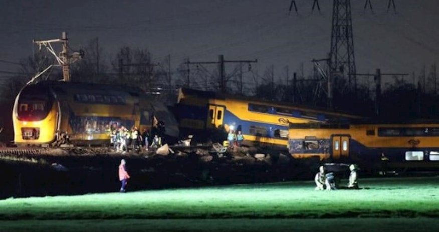 Niderlandda qatar relsdən çıxıb - Ölən və yaralananlar var