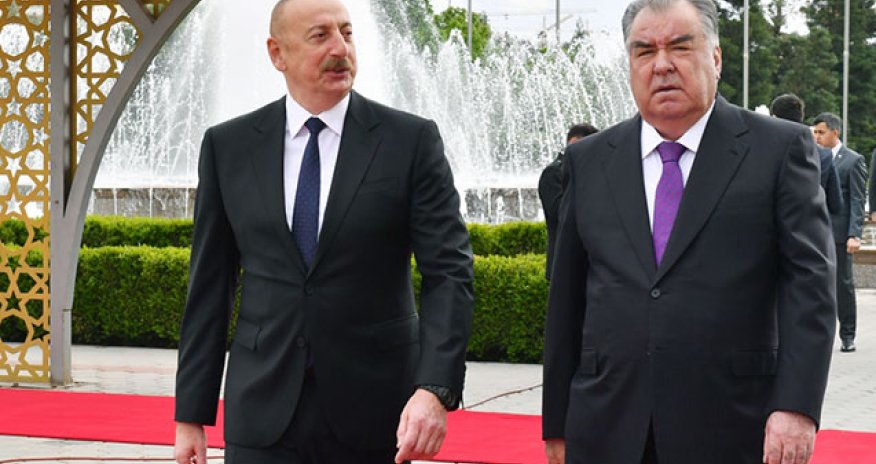 Rəhmon İlham Əliyevi qarşıladı