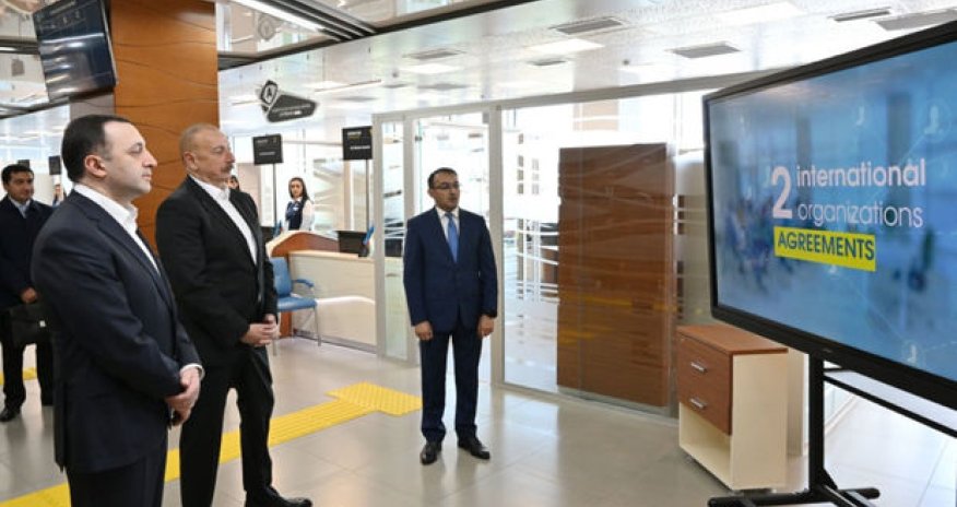 Prezident İlham Əliyev və Baş nazir İrakli Qaribaşvili Qəbələ regional ASAN xidmət mərkəzində olublar