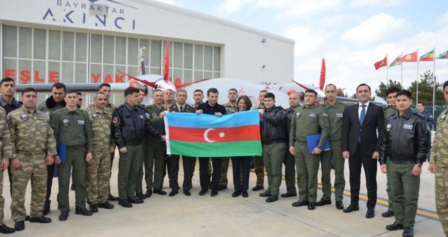 AKINCI silahlı PUA-nın istismarı kursunu bitirən hərbçilərimizə sertifikatlar təqdim edilib