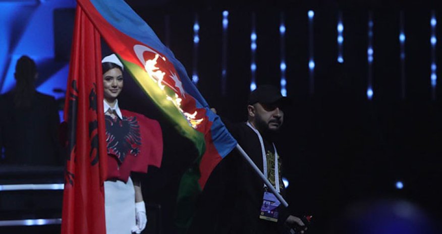 İrəvanda Azərbaycan bayrağı yandırıldı - VİDEO