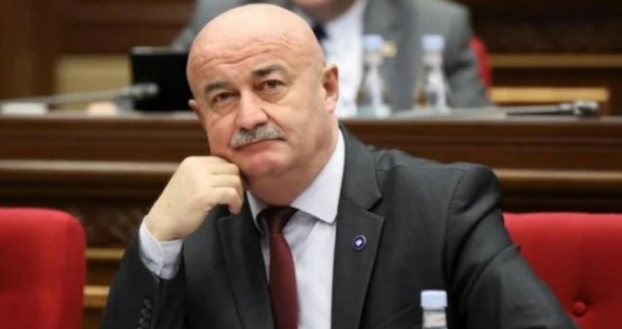 Erməni deputat: Azərbaycan bayrağının yandırılması ilə bağlı insidentə görə utanıram