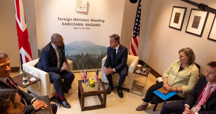 ABŞ dövlət katibi Böyük Britaniya XİN başçısı ilə görüşüb