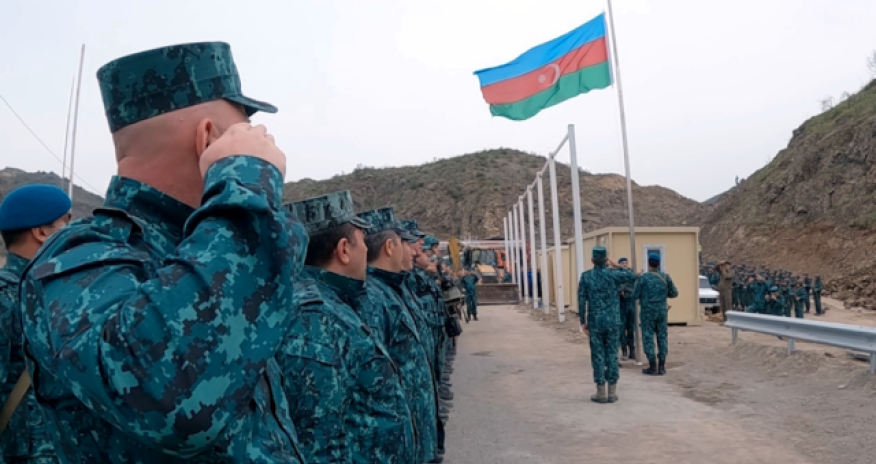 Laçın-Xankəndi yolundakı keçid məntəqəsində Azərbaycan bayrağı qaldırılıb