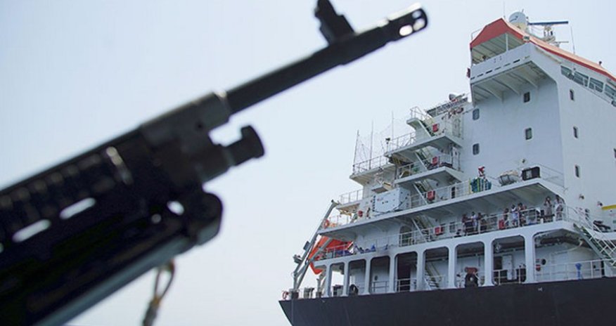ВМС США: Иранские военные захватили нефтяной танкер под чужим флагом
