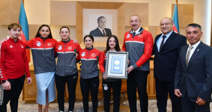 İlham Əliyev və Mehriban Əliyeva Türkiyə idmançıları ilə görüşüblər-YENILƏNIB