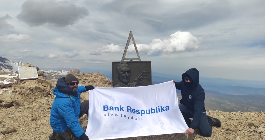 Bank Respublika əməkdaşları “Heydər zirvəsi”nə yürüş ediblər