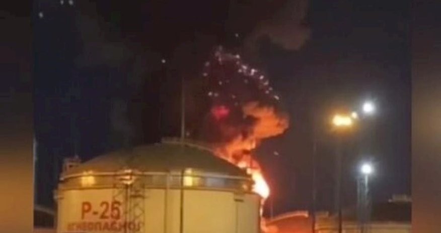 Rusiyada neft məhsulları olan rezervuar yanır