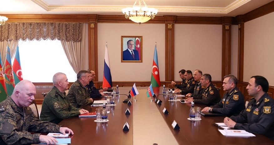 Müdafiə naziri Aleksandr Lentsovu qəbul edib