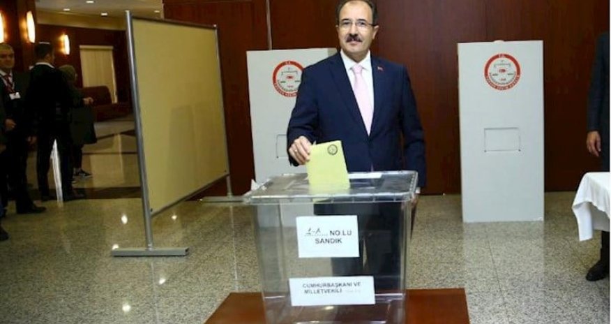 Türkiyə vətəndaşları Azərbaycanda səs verməyə başladılar