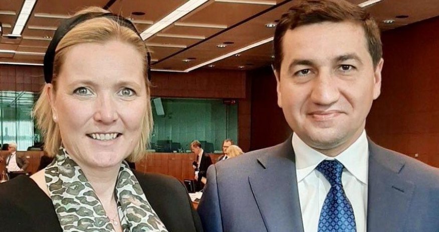 Prezidentin köməkçisi Aİ-nin komitə sədri ilə görüşüb