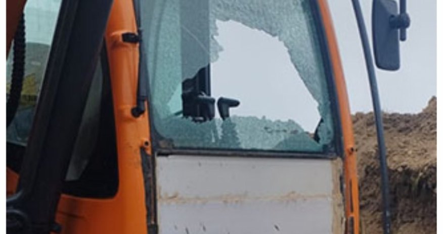 Ermənistan silahlı bölmələri Laçında ekskavatoru atəşə tutub