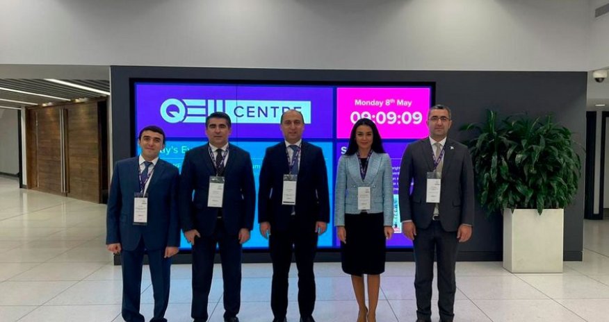 Emin Əmrullayev Dünya Təhsil Forumunda ikitərəfli görüşlər keçirib