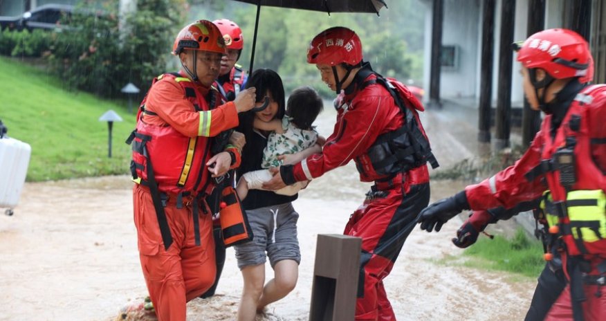 Çində daşqınlar səbəbindən yarım milyondan çox insan fəlakət zonasında qalıb