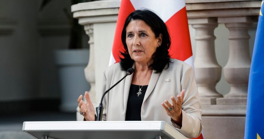 Gürcüstan Prezidenti Putinin qərarını qəbuledilməz adlandırıb