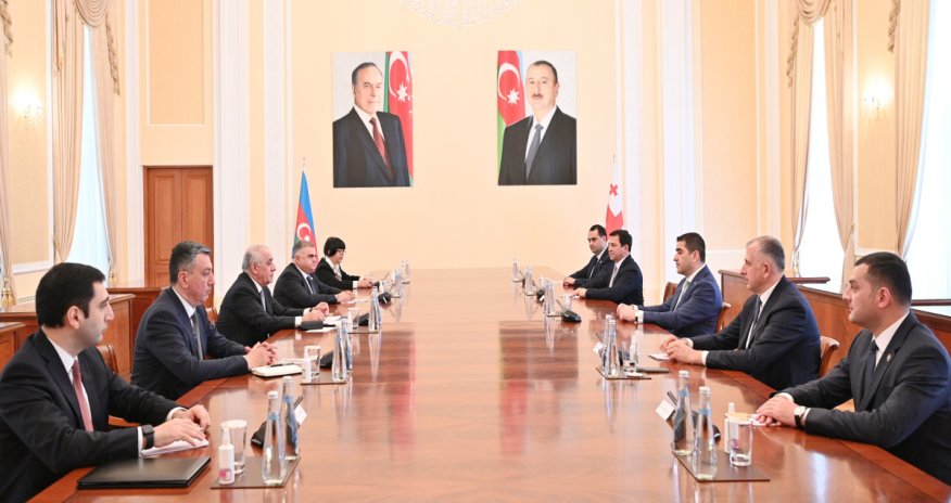 Əli Əsədov Gürcüstan parlamentinin sədri ilə görüşüb