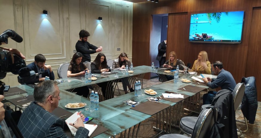 Müğənni Dəniz Əsədova üzləşdiyi dələduzluq əməllərindən danışıb