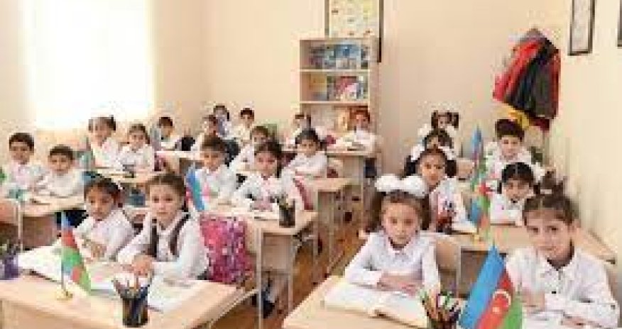 Bakıda müəllim uşağa Azərbaycan bayrağını zibil qabına atdırıb - SƏBƏB 