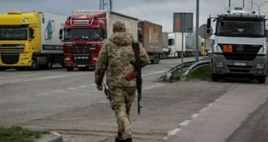 Polşa Rusiya və Belarusdan olan yük maşınlarına sərhədini bağlayır