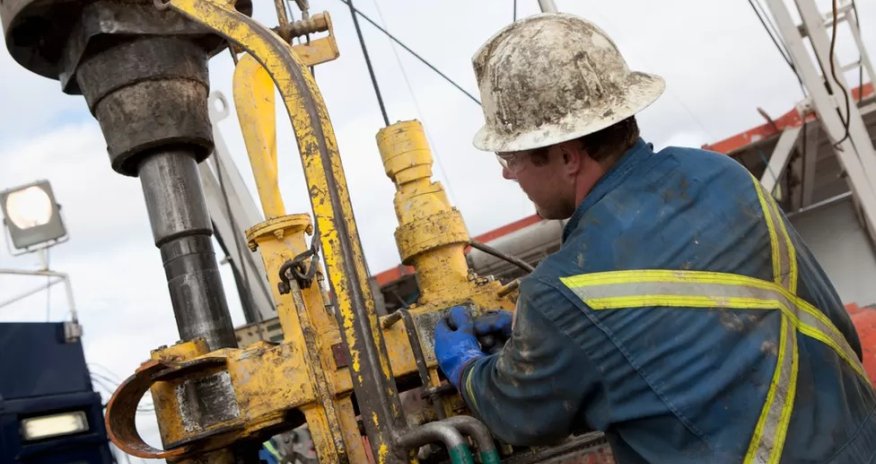 Səudiyyə Ərəbistanı neft qiymətlərini yüksəldəcəyini açıqlayıb