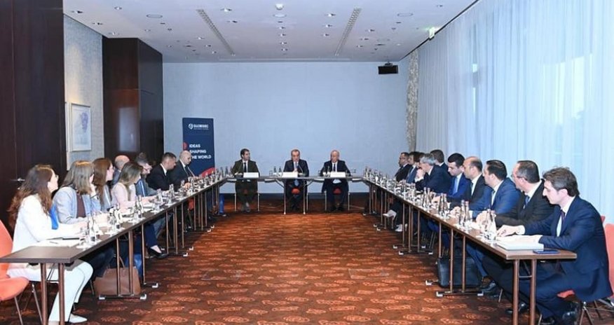 Ceyhun Bayramov Slovakiyaya səfəri çərçivəsində dəyirmi masada iştirak edib-Yenilənib